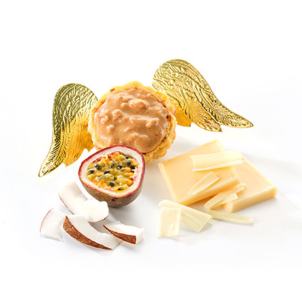 TropicalMit Passionsfrucht und Kokosnote in einem Knuspermantel aus weisser Schokolade und Passionsfrucht-Crisp