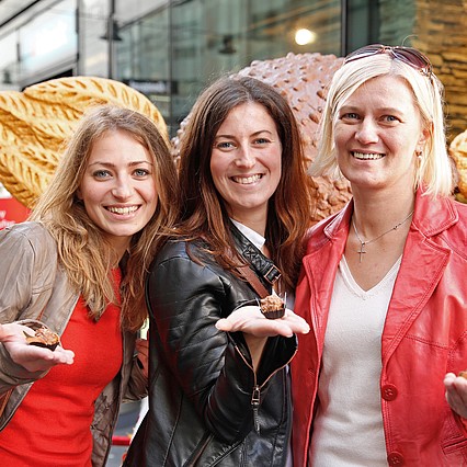 Wir wünschen für uns und unsere Familie Gesundheit, Glück, Geduld und alles Gute. Patricia, Jana und Stanislava Lickova