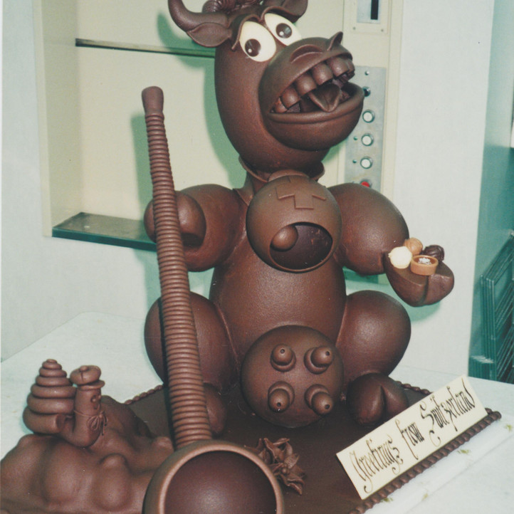 Schaustück Kuh Cow Chocolate Conditorei Bachmann Hiratsuka Tokyo Japan