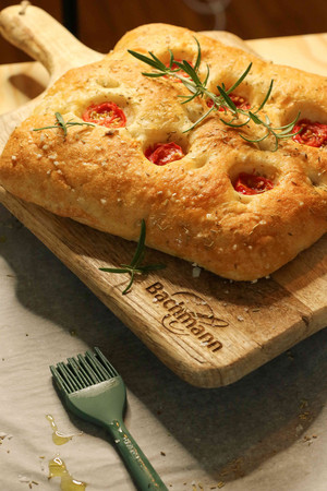 Focaccia mit Tomaten: Italienische Spezialität